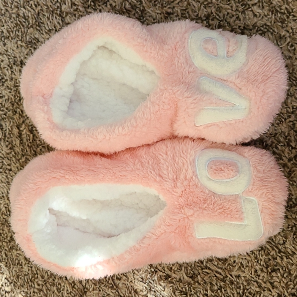 Sherpa Live slippers.  Never worn